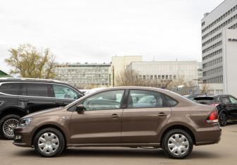 Подержанный автомобиль Volkswagen Polo Sedan 2017 года (6 фото)