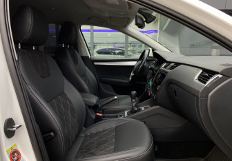 Подержанный автомобиль Skoda Octavia Liftback 2013 года (19 фото)