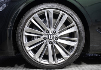 Подержанный автомобиль Bentley Continental GT Coupe 2021 года (34 фото)
