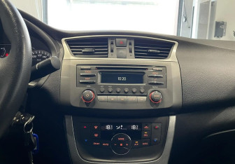 Подержанный автомобиль Nissan Sentra Sedan 2015 года (16 фото)