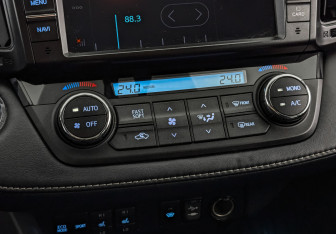 Подержанный автомобиль Toyota RAV4 2018 года (21 фото)