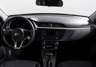 Подержанный автомобиль Kia Rio Sedan 2020 года (9 фото)