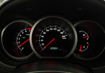 Подержанный автомобиль Suzuki Grand Vitara 2007 года (11 фото)