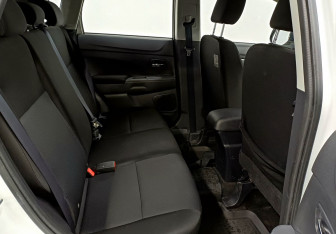 Подержанный автомобиль Mitsubishi ASX 2012 года (20 фото)