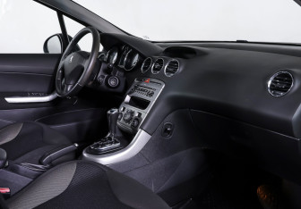 Подержанный автомобиль Peugeot 308 Hatchback 2008 года (11 фото)
