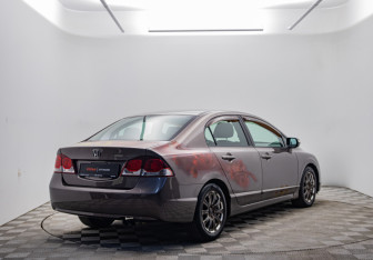 Подержанный автомобиль Honda Civic Sedan 2009 года (5 фото)