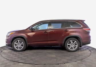 Подержанный автомобиль Toyota Highlander 2014 года (8 фото)