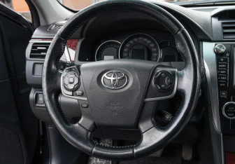 Подержанный автомобиль Toyota Camry Sedan 2012 года (17 фото)