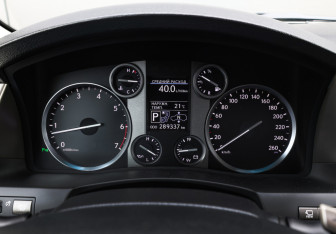 Подержанный автомобиль Lexus LX 2014 года (13 фото)