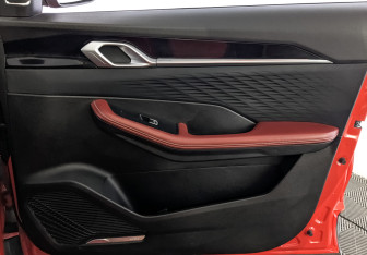 Подержанный автомобиль Geely Coolray 2024 года (25 фото)