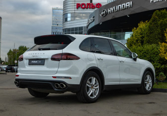 Подержанный автомобиль Porsche Cayenne 2015 года (4 фото)