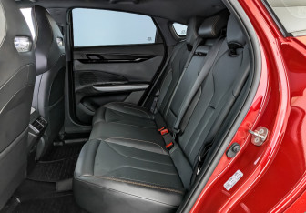 Подержанный автомобиль Changan UNI-V 2023 года (18 фото)