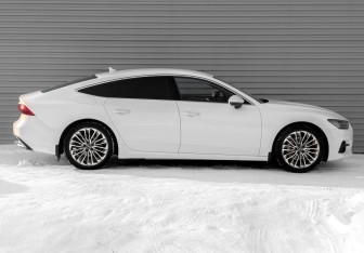 Подержанный автомобиль Audi A7 2022 года (4 фото)
