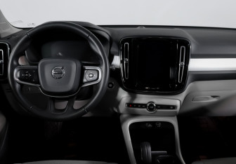 Подержанный автомобиль Volvo XC40 2019 года (12 фото)