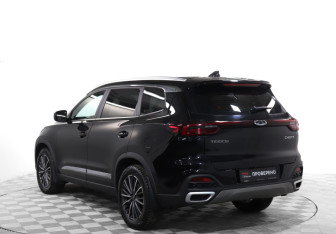 Подержанный автомобиль Chery Tiggo 8 2022 года (7 фото)