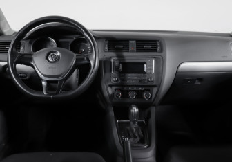 Подержанный автомобиль Volkswagen Jetta Sedan 2016 года (11 фото)
