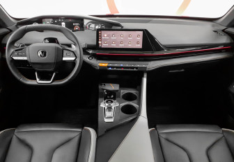 Подержанный автомобиль Changan UNI-V 2024 года (8 фото)
