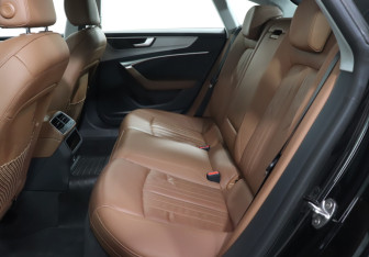 Подержанный автомобиль Audi A7 2018 года (10 фото)