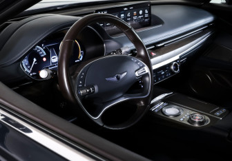 Подержанный автомобиль Genesis G80 2021 года (16 фото)