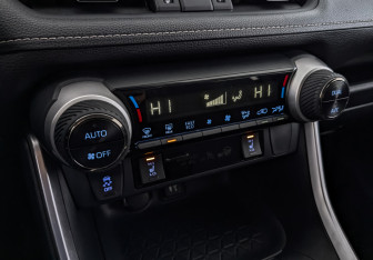 Подержанный автомобиль Toyota RAV4 2020 года (20 фото)