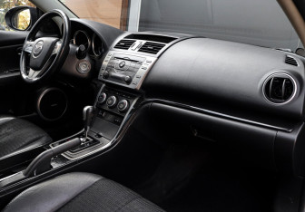 Подержанный автомобиль Mazda 6 Liftback 2008 года (9 фото)