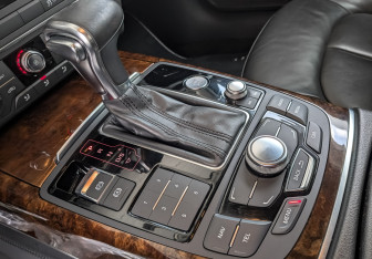 Подержанный автомобиль Audi A6 Sedan 2012 года (21 фото)