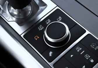 Подержанный автомобиль Land Rover Range Rover Sport 2015 года (24 фото)