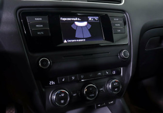 Подержанный автомобиль Skoda Octavia Liftback 2015 года (13 фото)