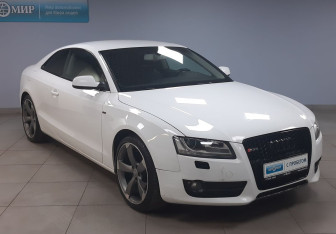 Подержанный автомобиль Audi A5 Coupe 2010 года (3 фото)