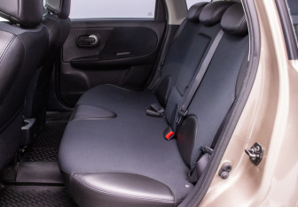 Подержанный автомобиль Nissan Note 2013 года (11 фото)