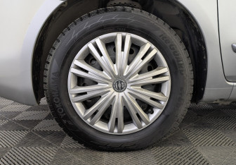 Подержанный автомобиль Nissan Note 2013 года (12 фото)