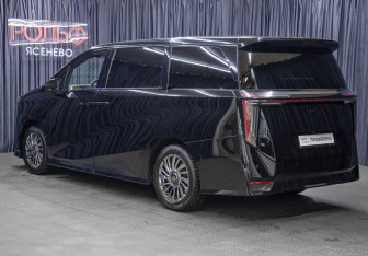 Подержанный автомобиль GAC M8 2023 года (7 фото)