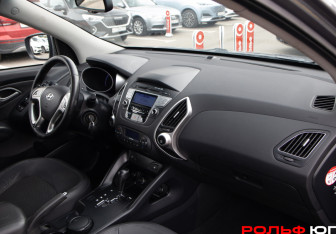 Подержанный автомобиль Hyundai ix35 2012 года (7 фото)