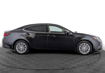 Подержанный автомобиль Lexus ES 2016 года (4 фото)