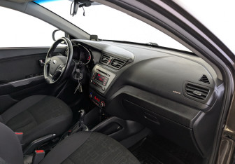 Подержанный автомобиль Kia Rio Hatchback 2017 года (11 фото)