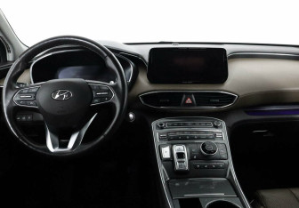 Подержанный автомобиль Hyundai Santa Fe 2021 года (7 фото)