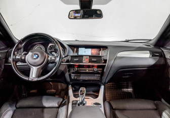 Подержанный автомобиль BMW X4 2018 года (14 фото)