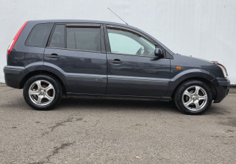 Подержанный автомобиль Ford Fusion 2008 года (4 фото)