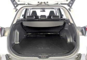 Подержанный автомобиль Toyota RAV4 2021 года (10 фото)
