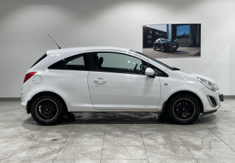 Подержанный автомобиль Opel Corsa 2011 года (4 фото)
