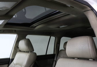 Подержанный автомобиль Toyota Land Cruiser Suv 2010 года (17 фото)