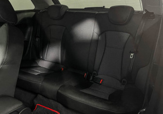 Подержанный автомобиль Audi A1 2012 года (10 фото)
