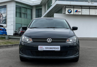 Подержанный автомобиль Volkswagen Polo Sedan 2012 года (2 фото)