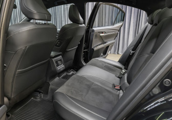 Подержанный автомобиль Toyota Camry Sedan 2024 года (10 фото)