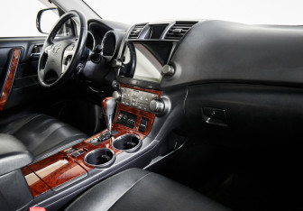 Подержанный автомобиль Toyota Highlander 2012 года (9 фото)