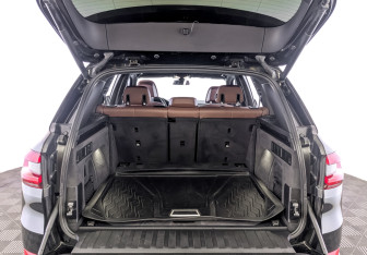 Подержанный автомобиль BMW X5 2019 года (10 фото)