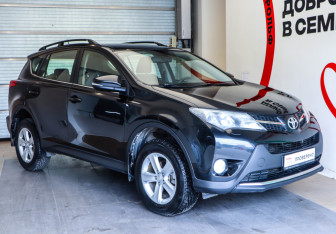 Подержанный автомобиль Toyota RAV4 2012 года (3 фото)