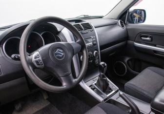 Подержанный автомобиль Suzuki Grand Vitara 2007 года (9 фото)