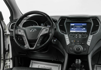 Подержанный автомобиль Hyundai Santa Fe 2014 года (10 фото)