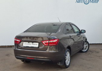Подержанный автомобиль LADA (ВАЗ) Vesta Sedan 2018 года (5 фото)